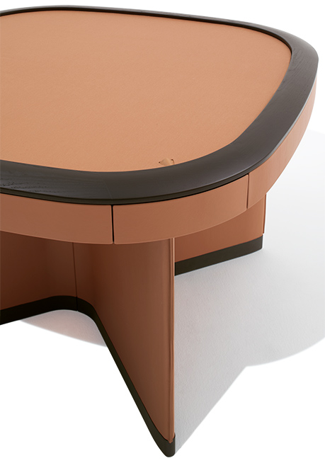 
<span>Стол Flamingo от Giorgetti</span>
