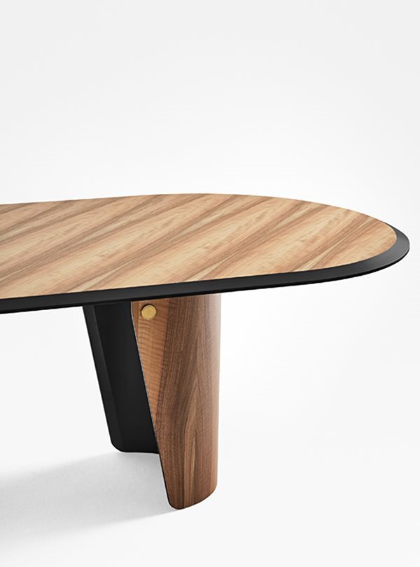 
<span>Стол Manto Oval от Gallotti & Radice</span>
